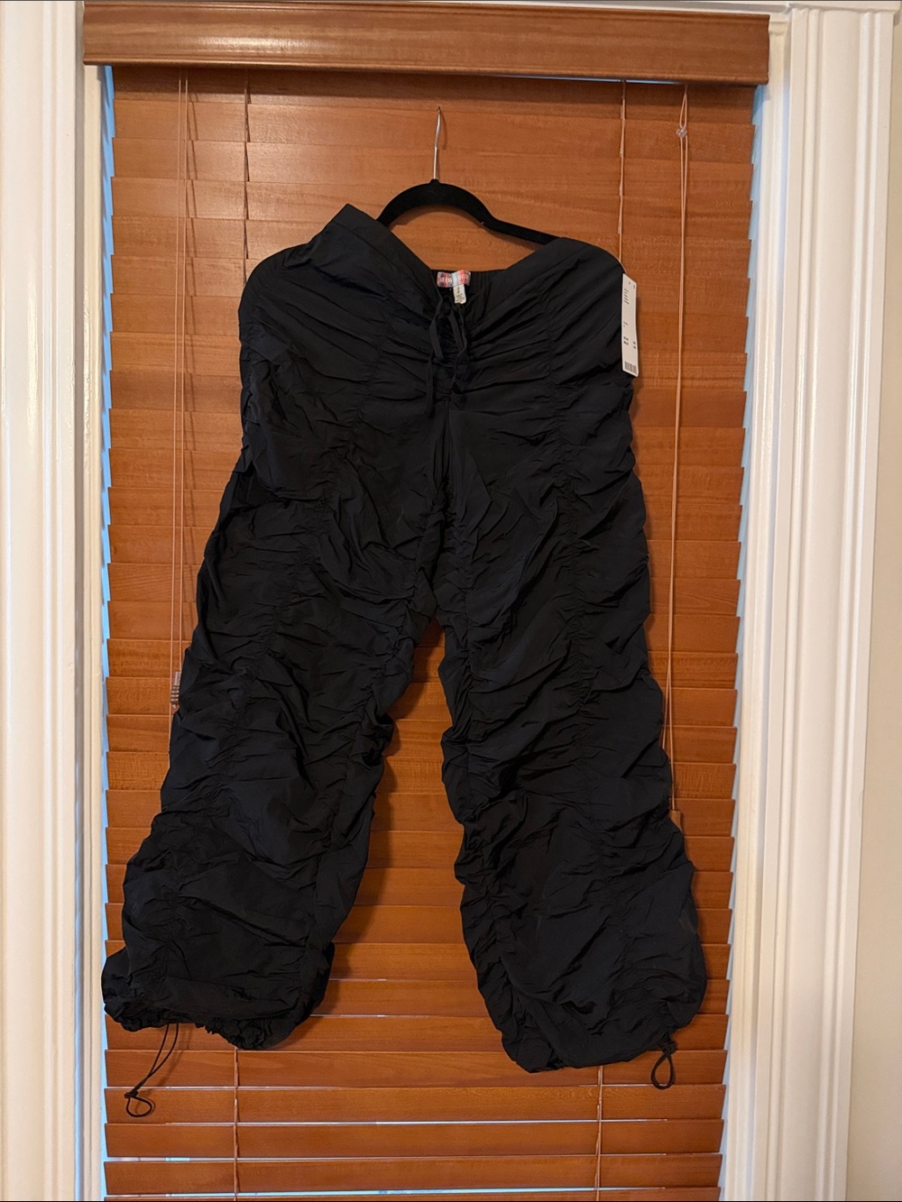 Urban Outfitters Black Ruched Wide-Leg Bubble Drawstring Pants, size S NWT